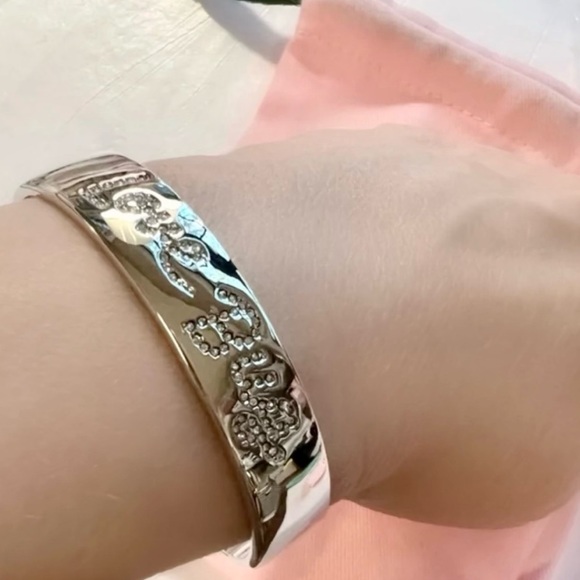 $98 Kate Spade ‘love bug’ cuff bracelet in silver - Picture 3 of 10